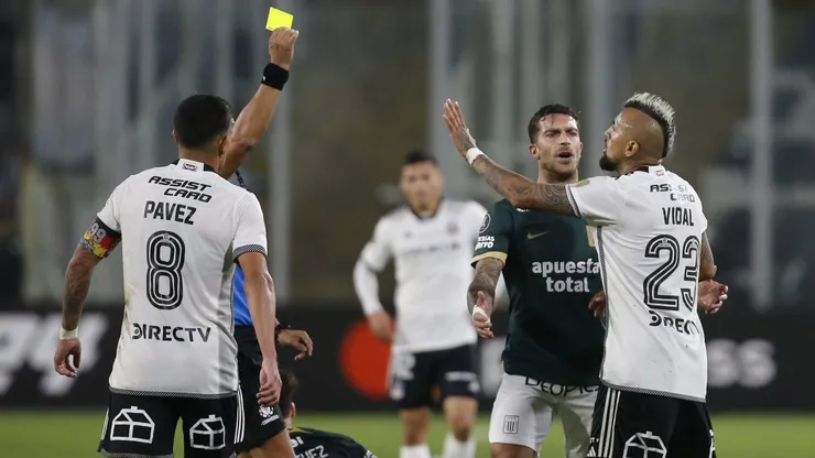 ¿Hay jugadores albos con amarilla en Libertadores?