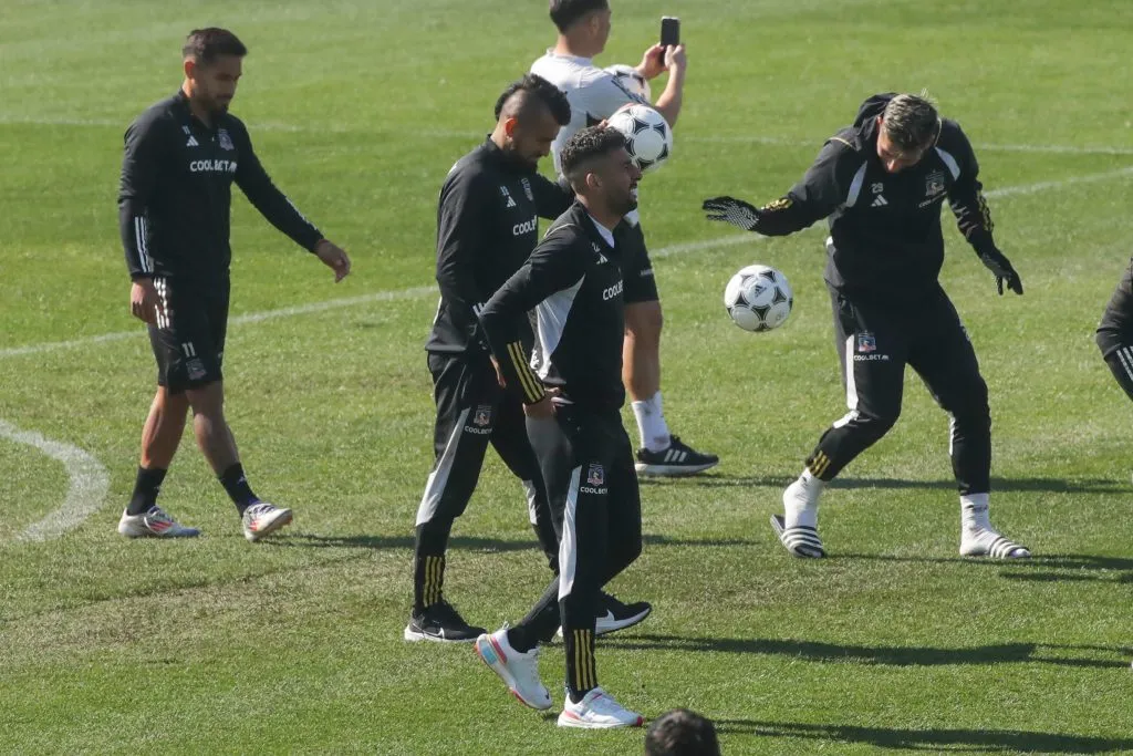 Mauricio Isla en el Arengazo de Colo Colo. (Foto: Photosport)