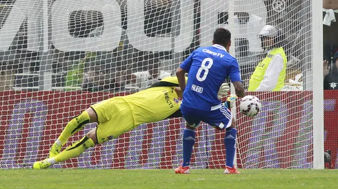 Justo Villar fue el héroe de Colo Colo en el Superclásico del 2015.