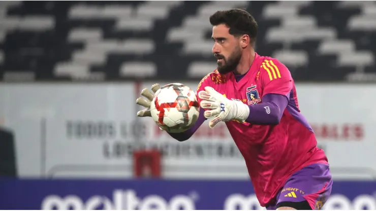 Salen en defensa de Fernando de Paul en Colo Colo tras críticas de Johnny Herrera.