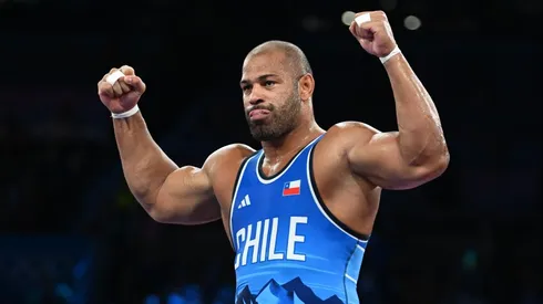 Yasmani Acosta disputa la final de la Lucha Grecorromana en París 2024.