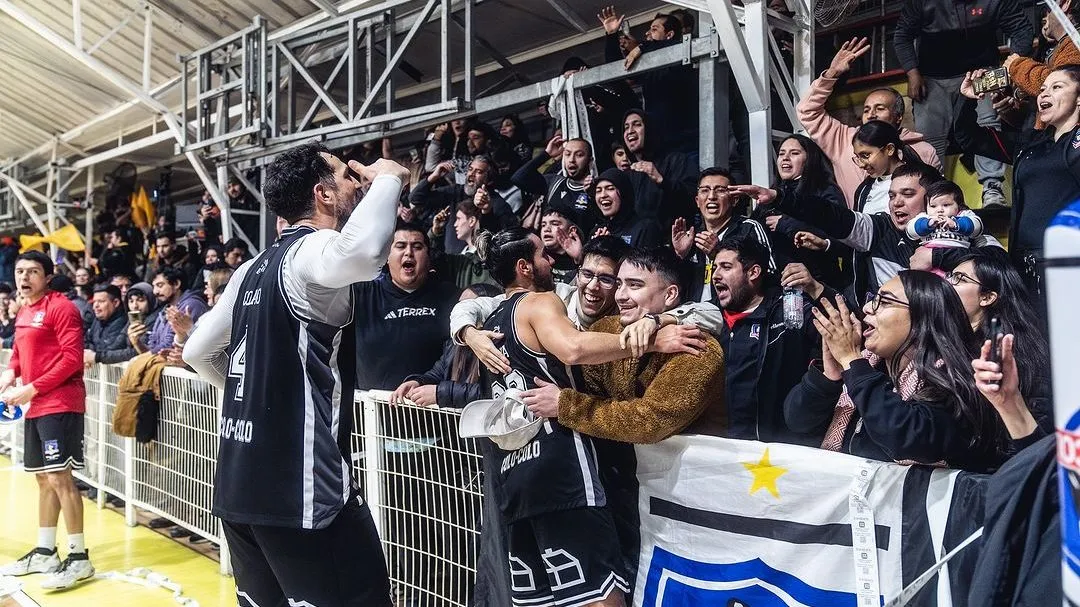Colo Colo Básquetbol festejó su paso a la final en La Cisterna. Imagen: CSD Colo Colo