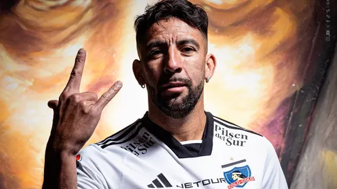 Mauricio Isla ya posó con la camiseta alba.