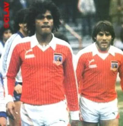 La nueva camiseta será similar a diseños rojos de los años 80
