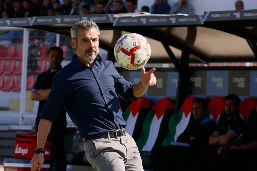 Coca Mendoza se encomienda a Miguel Ramírez. Imagen: Dragomir Yankovic/Photosport