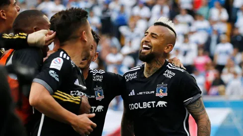 Los jugadores de Colo Colo festejan el triunfo por 1-0 ante Universidad Católica por la fecha 9 del Campeonato Nacional 2024.