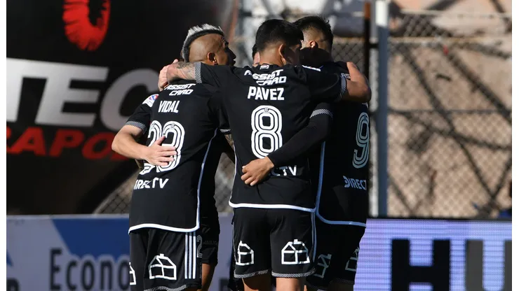 Los jugadores de Colo Colo festejan el gol de Arturo Vidal en el empate 2-2 del Cacique ante Cobresal en la fecha 11 del Campeonato Nacional 2024.