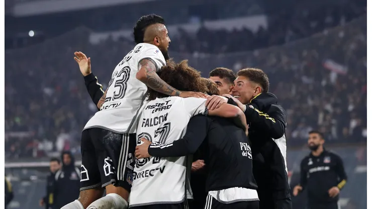 Colo Colo va por el doblete en el ámbito local.