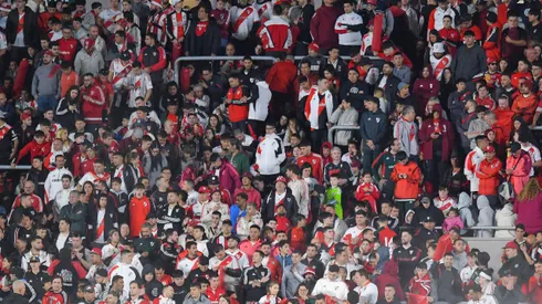 El drama que han tenido hinchas chilenos para el River vs Colo Colo.