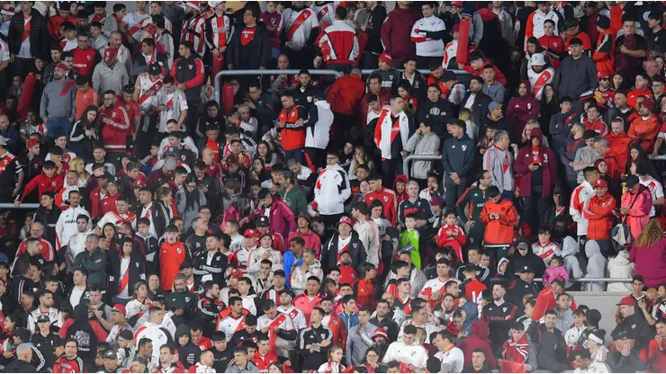 El drama que han tenido hinchas chilenos para el River vs Colo Colo.