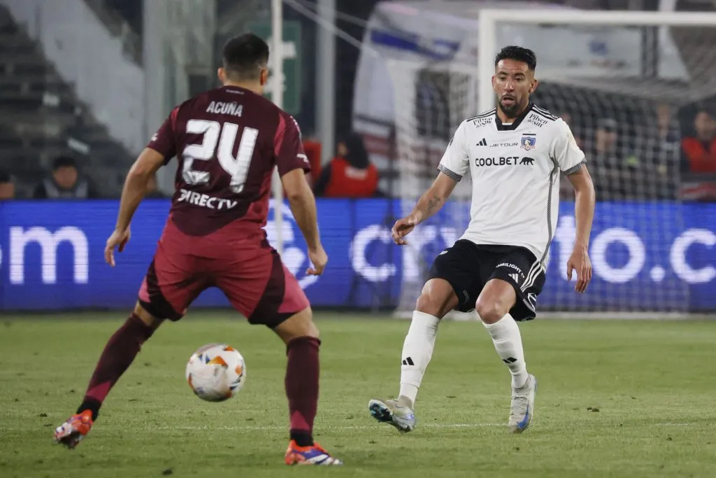Mauricio Isla en el partido de Colo Colo vs River Plate. (Foto: Photosport)