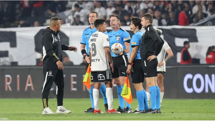 En Colo Colo le mandan mensaje al árbitro del duelo ante River Plate por Libertadores.