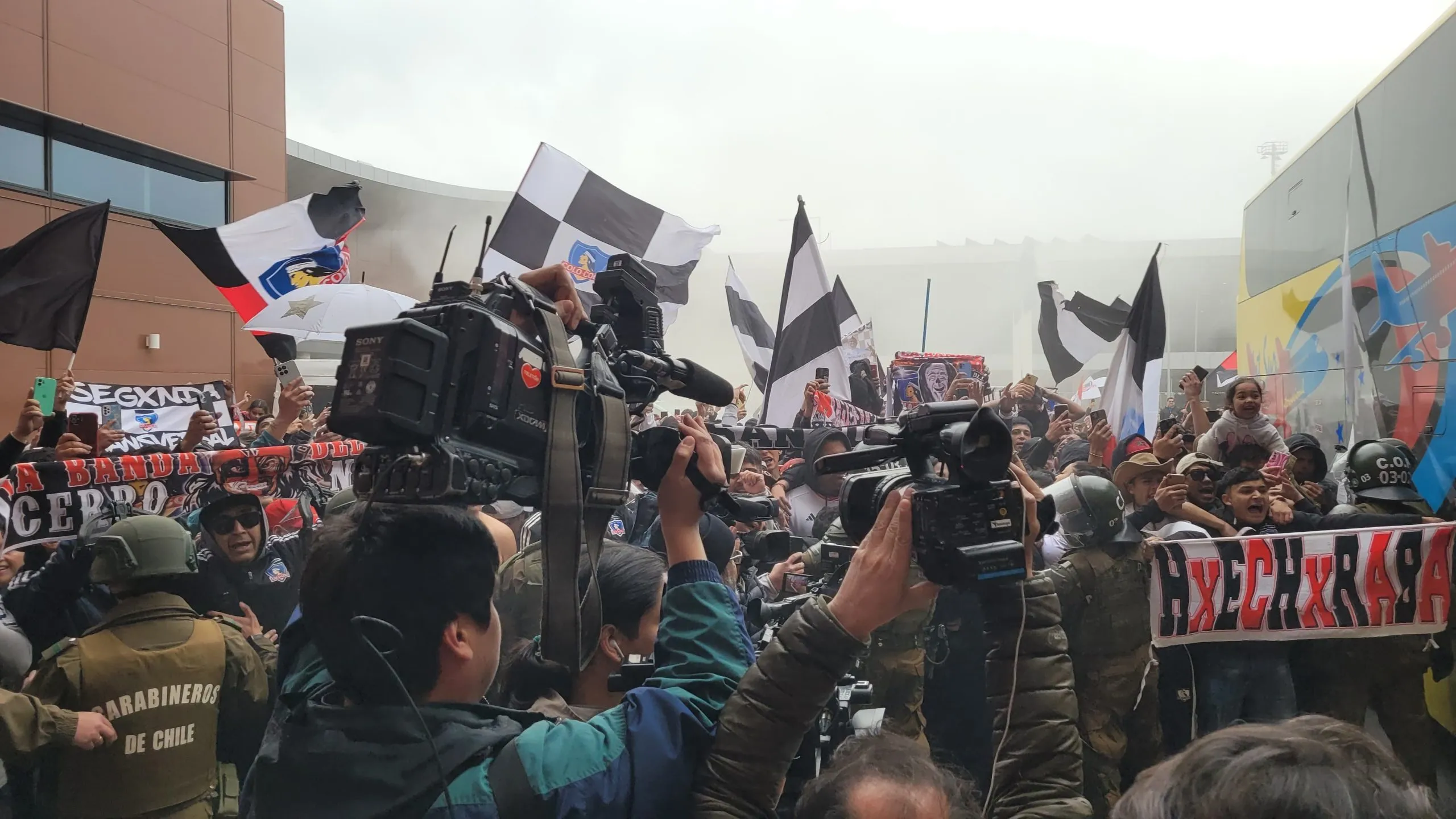 Colo Colo generó un caos en el aeropuerto