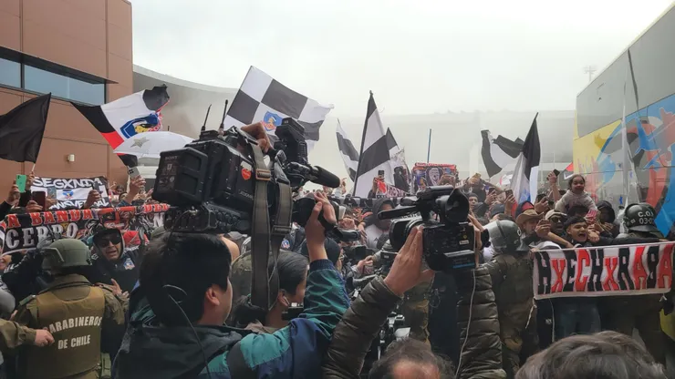 Una locura se generó en el aeropuerto con la llegada de Colo Colo.