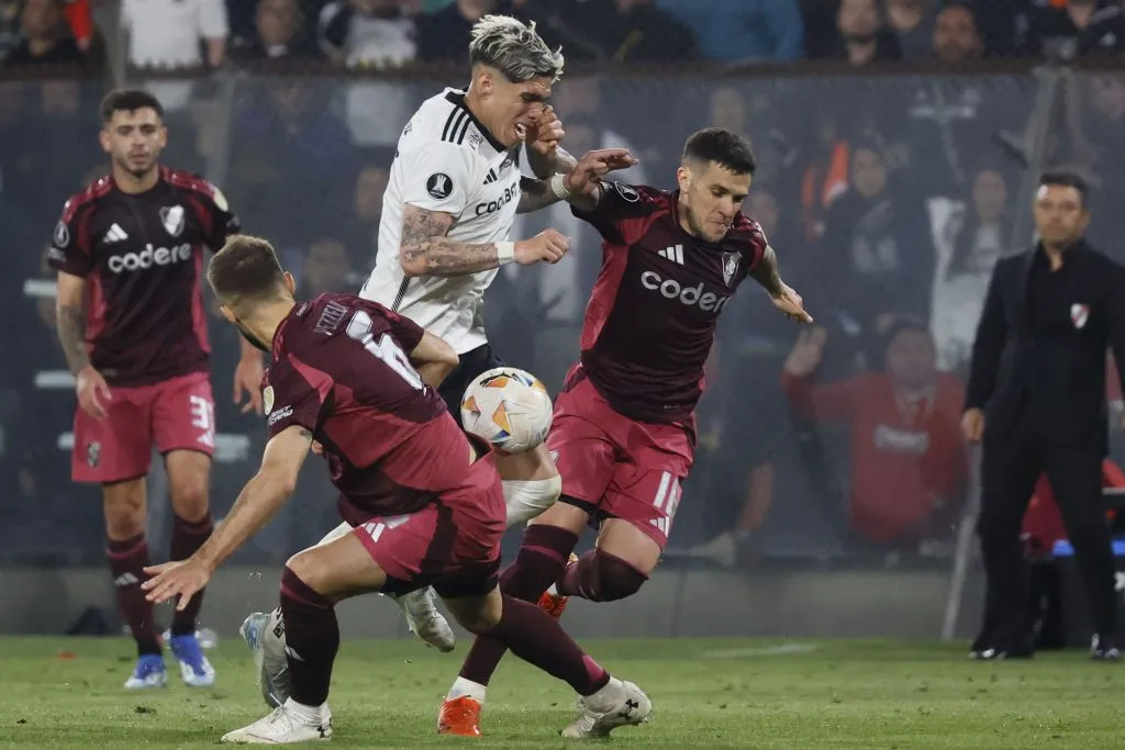 Carlos Palacios en el partido de Colo Colo vs River Plate. (Foto: Photosport)