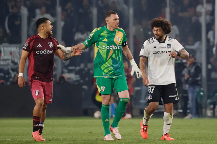 Maximiliano Falcón y Paulo Díaz se perderán la vuelta por Copa Libertadores. Imagen: Dragomir Yankovic/Photosport