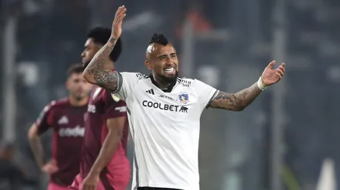 En Argentina se arrodillan ante Arturo Vidal tras su partidazo ante River.