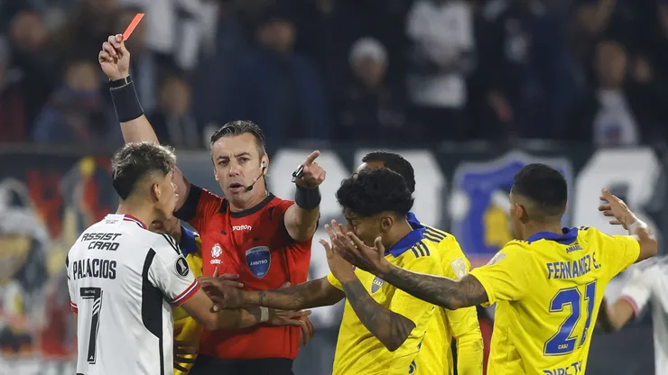 Raphael Claus expulsó a Carlos Palacios ante Boca Juniors en 2023.