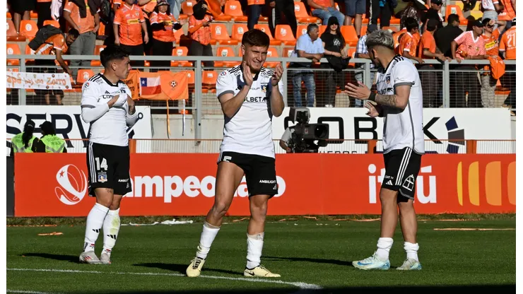 Los jugadores de Colo Colo festejan su triunfo ante Cobreloa.