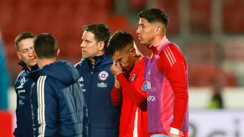 Urgencia en Colo Colo: Vicente Pizarro será operado y es baja para Jorge Almirón.