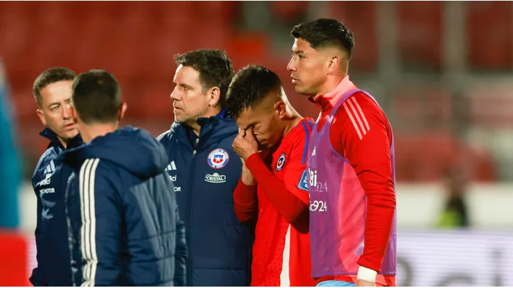 Urgencia en Colo Colo: Vicente Pizarro será operado y es baja para Jorge Almirón.