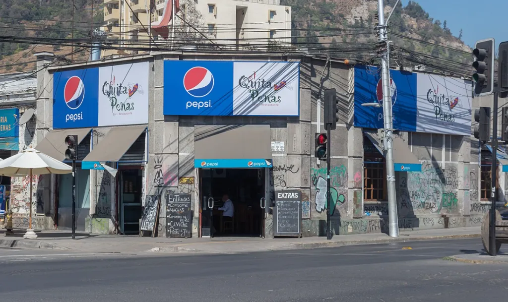 El bar Quitapenas no siempre estuvo en su actual ubicación, en la comuna de Recoleta | Foto: Archivo