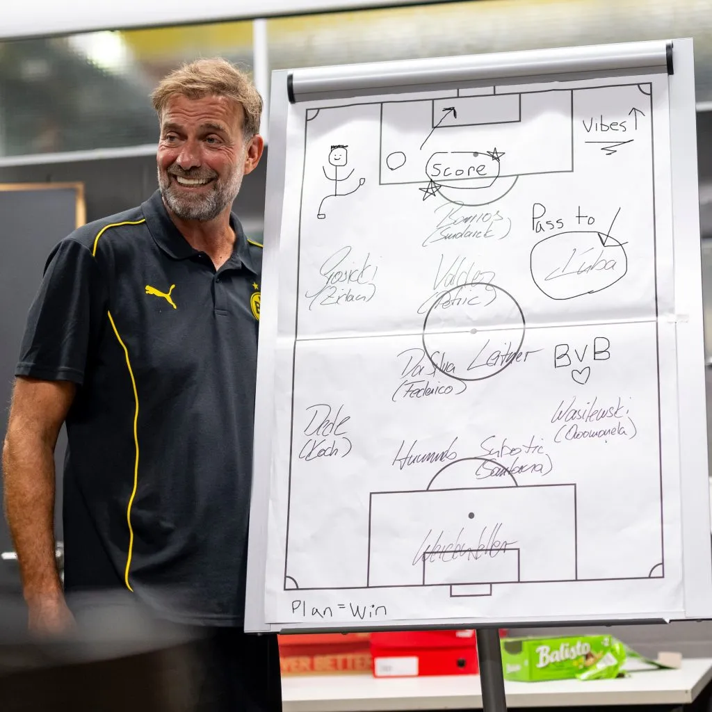 Barrios como 9 titular en la oncena de Jürgen Klopp hoy en Dortmundf | Foto: Borussia Dortmund