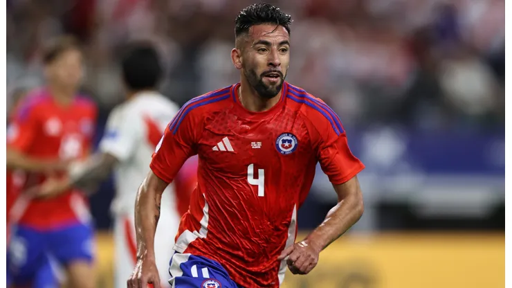 Mauricio Isla se perfila como titular en Chile en su visita a Argentina por las Eliminatorias Sudamericanas.