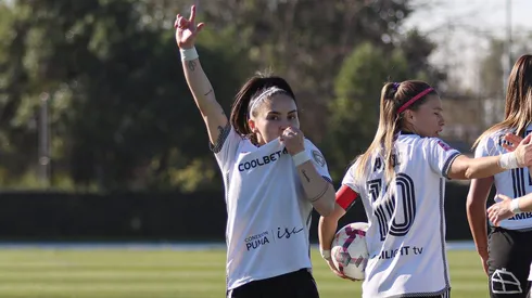 Colo Colo FEM golea a Everton y se adueña de la cima.
