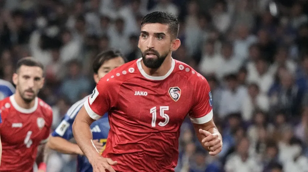 Emiliano Amor es figura en Colo Colo y en Siria.