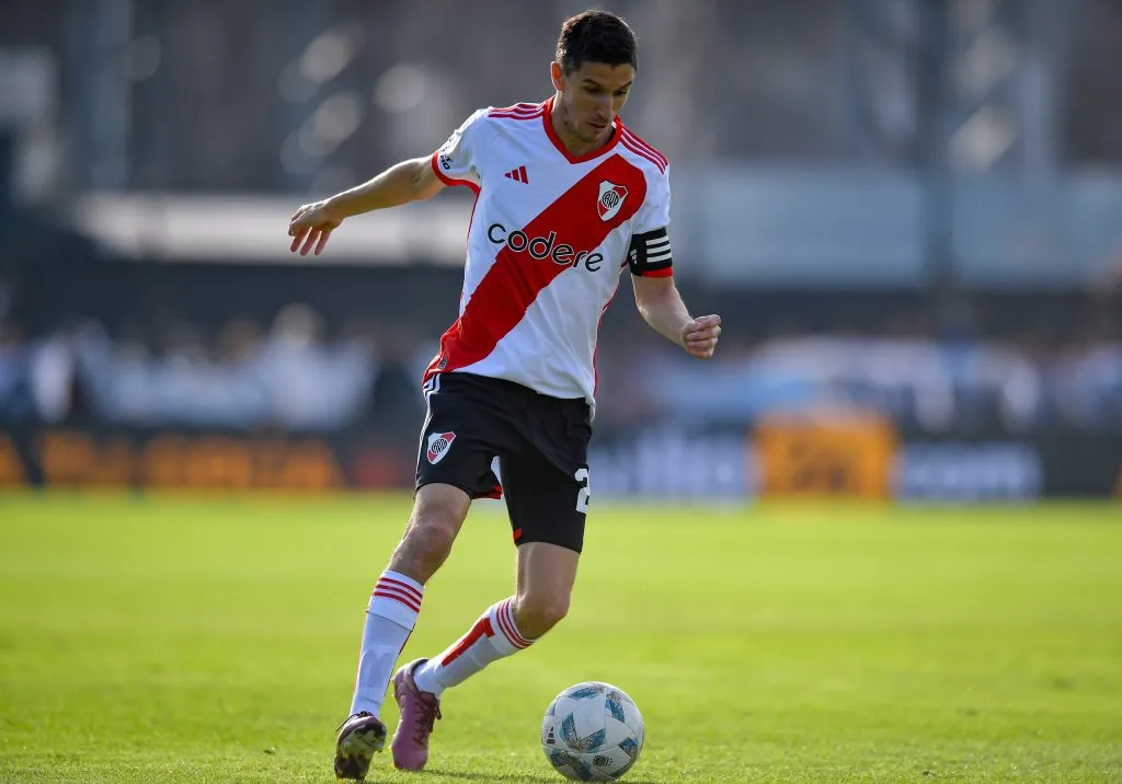 Nacho Fernández palpita la llave con el Cacique. Foto: Getty Images.