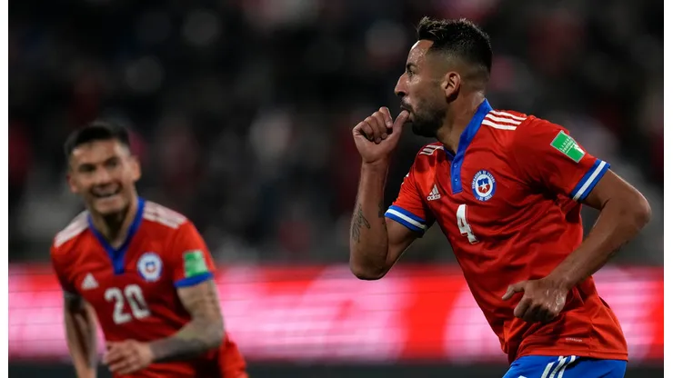 Mauricio Isla convirtió su último tanto en La Roja en la victoria por 2-0 ante Paraguay en 2021.