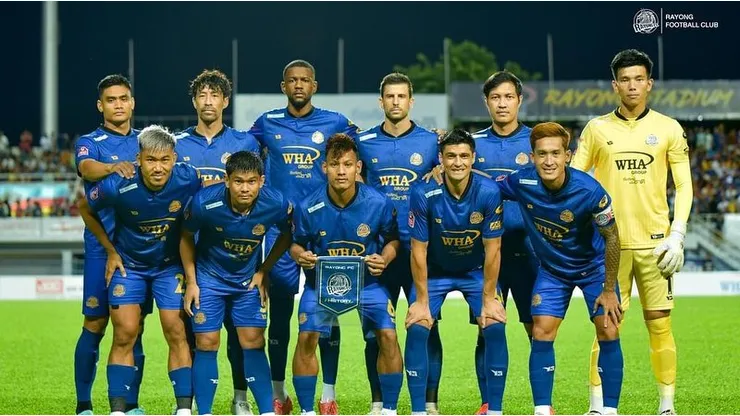 Se formó en Colo Colo, juega en Tailandia y es insultado como terrorista.
