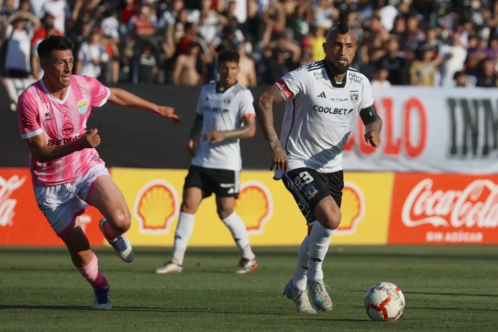 Arturo Vidal en el partido de Colo Colo vs Magallanes. (Foto: Photosport)