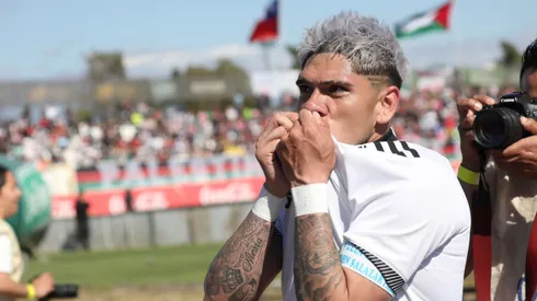 La buena noticia que le entrega Carlos Palacios a Almirón para el Colo Colo vs Iquique.