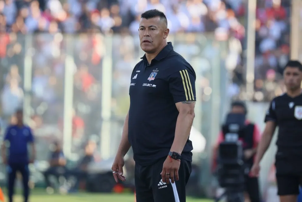 Jorge Almirón en el partido de Colo Colo vs Magallanes. (Foto: Photosport)