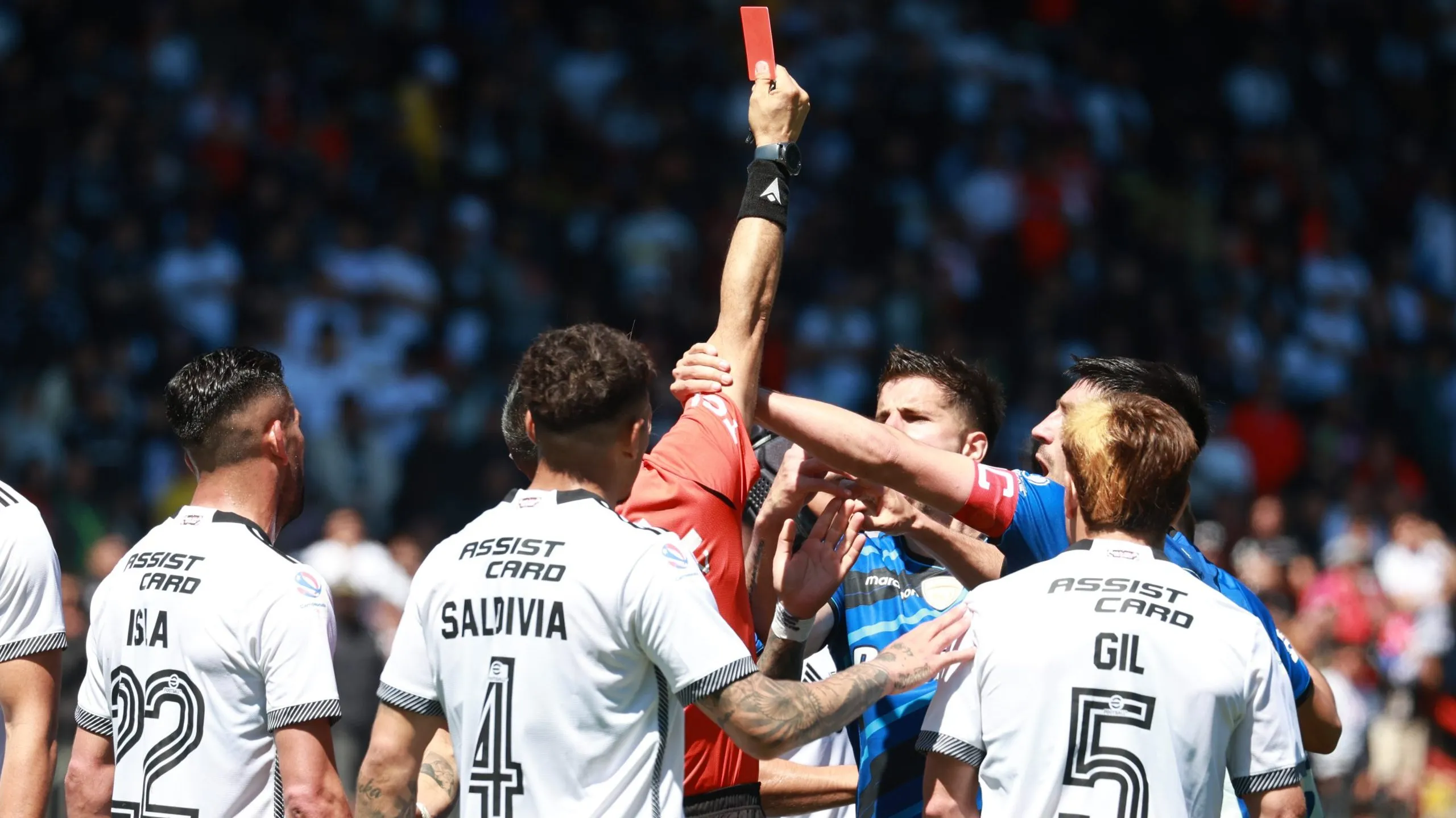 El partido entre Colo Colo y Huachipato se sigue jugando en tribunales