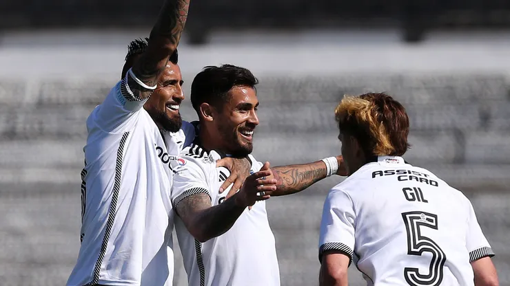 Los jugadores de Colo Colo festejan el gol de Marcos Bolados ante Palestino. El delantero lleva tres goles en sus últimos tres juegos.