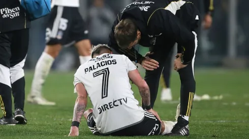 Dolor de cabeza para Jorge Almirón: Carlos Palacios sufre seria lesión en Colo Colo.