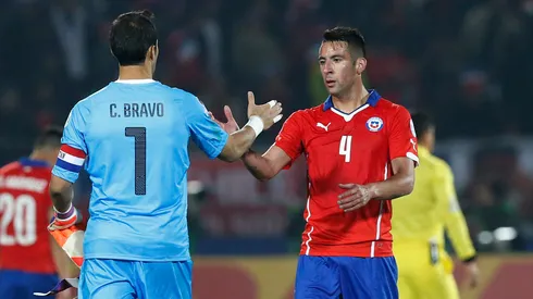 El colocolino encuentro entre Mauricio Isla y Claudio Bravo