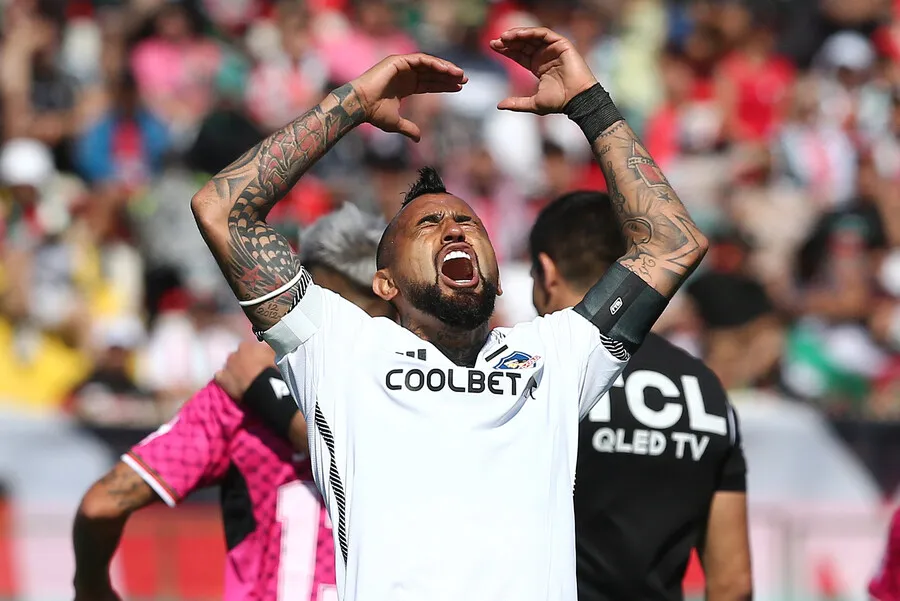 Aseguran que Arturo Vidal renovó en Colo Colo. Imagen: Javier Salvo/Photosport