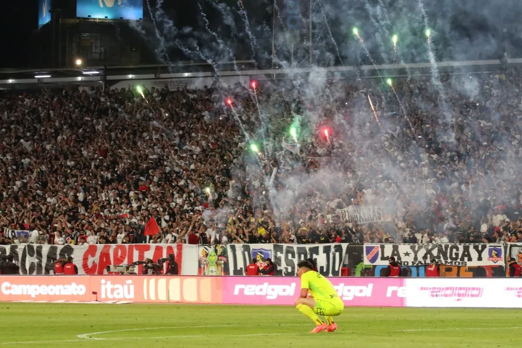 Hinchas de Colo Colo en el Monumental. (Foto: Photosport)