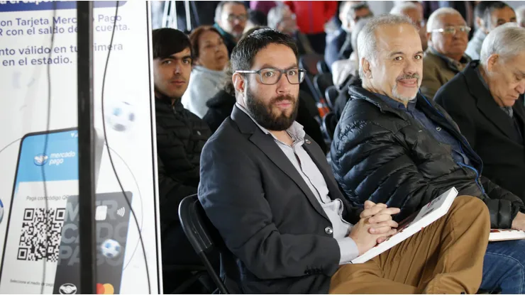 Revelan que Camacho deja dudas en el CSD Colo Colo con tarjeta institucional.