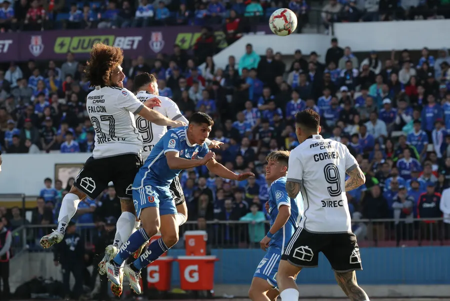 Colo Colo y la U se enfrentarán en el Tribunal de la ANFP. Imagen: Jonnathan Oyarzun/Photosport