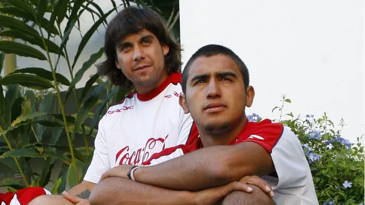FUTBOL, ENTRENAMIENTO SELECCION CHILENA PREPARACION PARA VENEZUELA/CHILE, PARTIDO AMISTOSO. ALEXIS SANCHEZ, MATIAS FERNANDEZ, ARTURO SANHUEZA Y ARTURO VIDAL ESPERAN PARTIR AL ENTRENAMIENTO, EN LAS AFUERAS DEL HOTEL KRISTOFF. 06/02/2007 MARACAIBO, VENEZUELA. ANDRES PINA/PHOTOSPORT