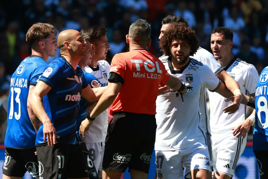 Maximiliano Falcón es uno de los jugadores que deberán cuidarse ante Palestino. Imagen: Eduardo Fortes/Photosport