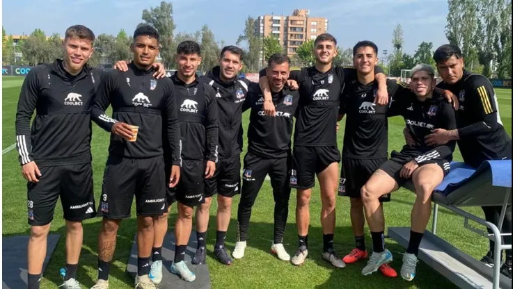 Carlos Palacios junto a sus compañeros que se quedaron en Santiago.
