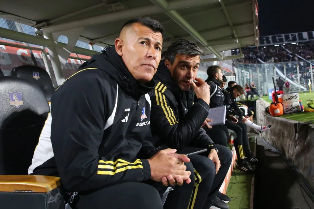 Jorge Almirón con Maxi Velázquez | Foto: Photosport