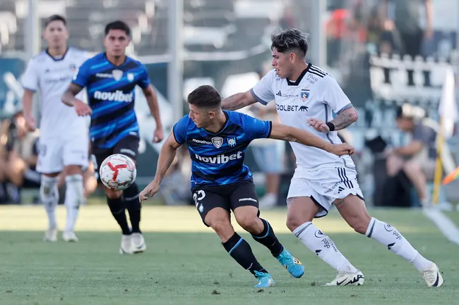 Colo Colo y Huachipato conocen a los árbitros para el duelo de este domingo. Imagen: Pepe Alvujar/Photosport