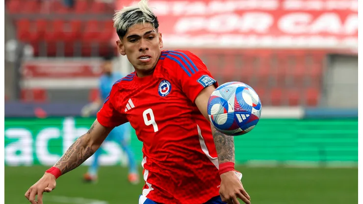 Carlos Palacios busca su primer gol con La Roja.